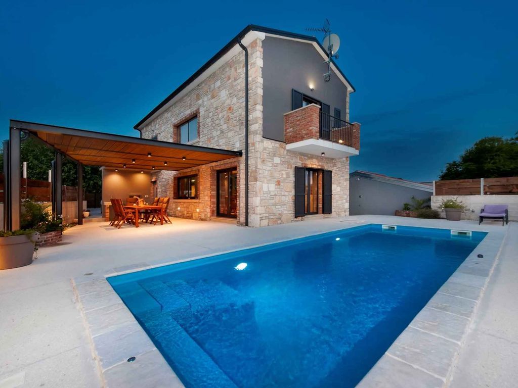 Villa mit Pool