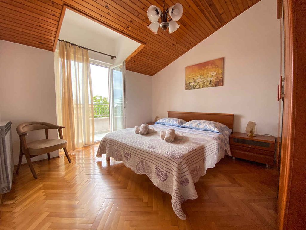 Ferienwohnung mit Balkon und Klimaanlage