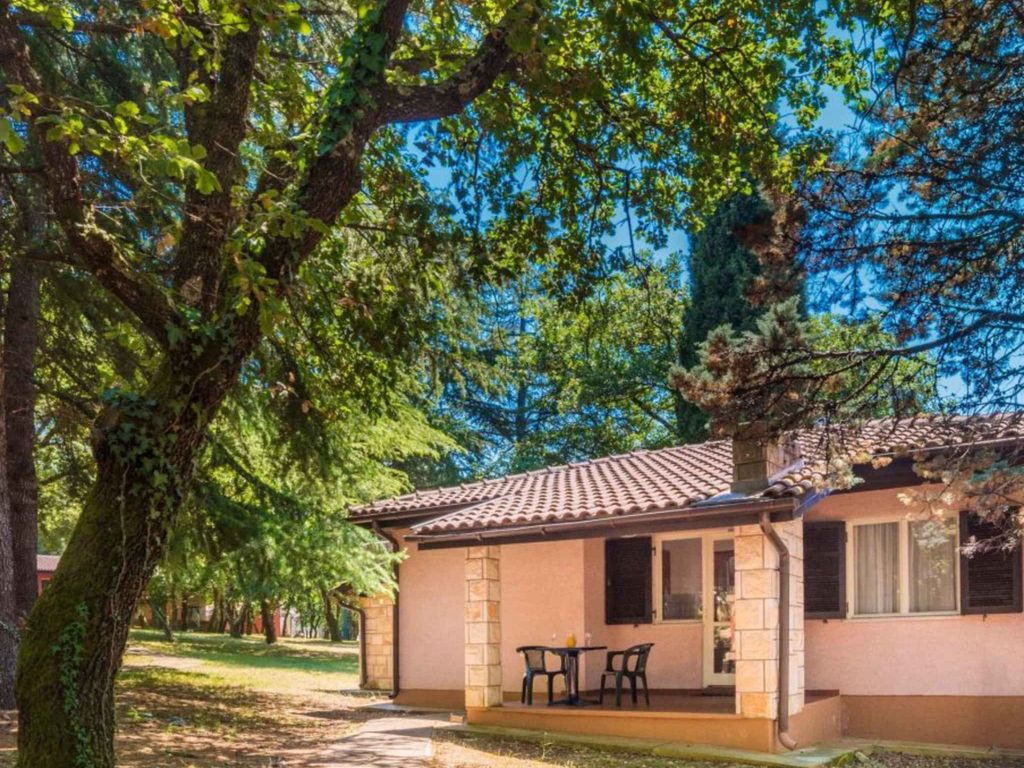 Bungalow mit Außenpool