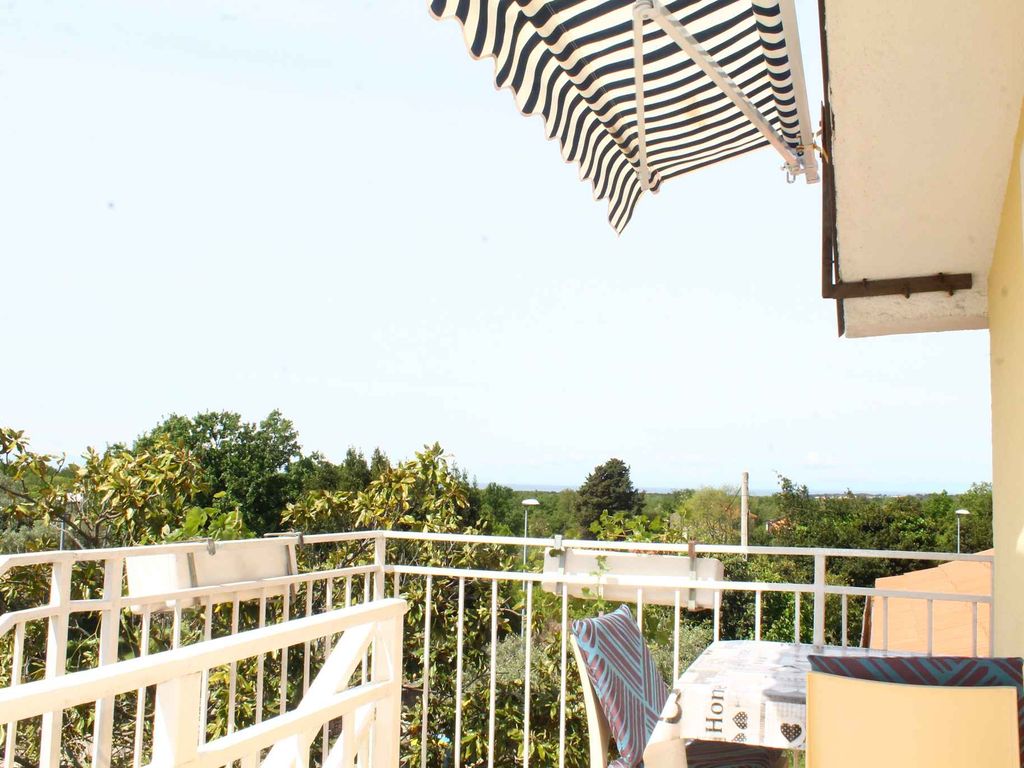Ferienwohnung mit Balkonund Klimaanlage