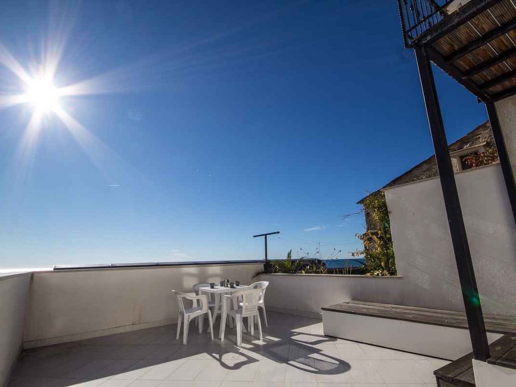 Ferienwohnung direkt am Meer, modern eingerichtet
