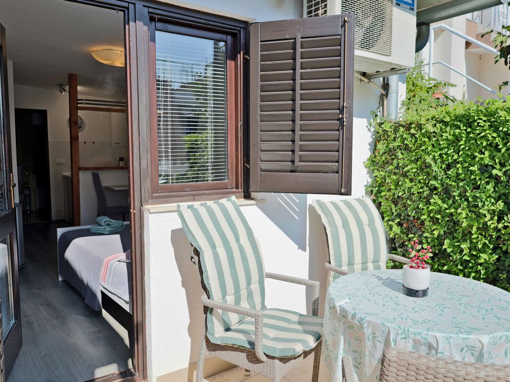 Studio mit Klimaanlage und Terrasse