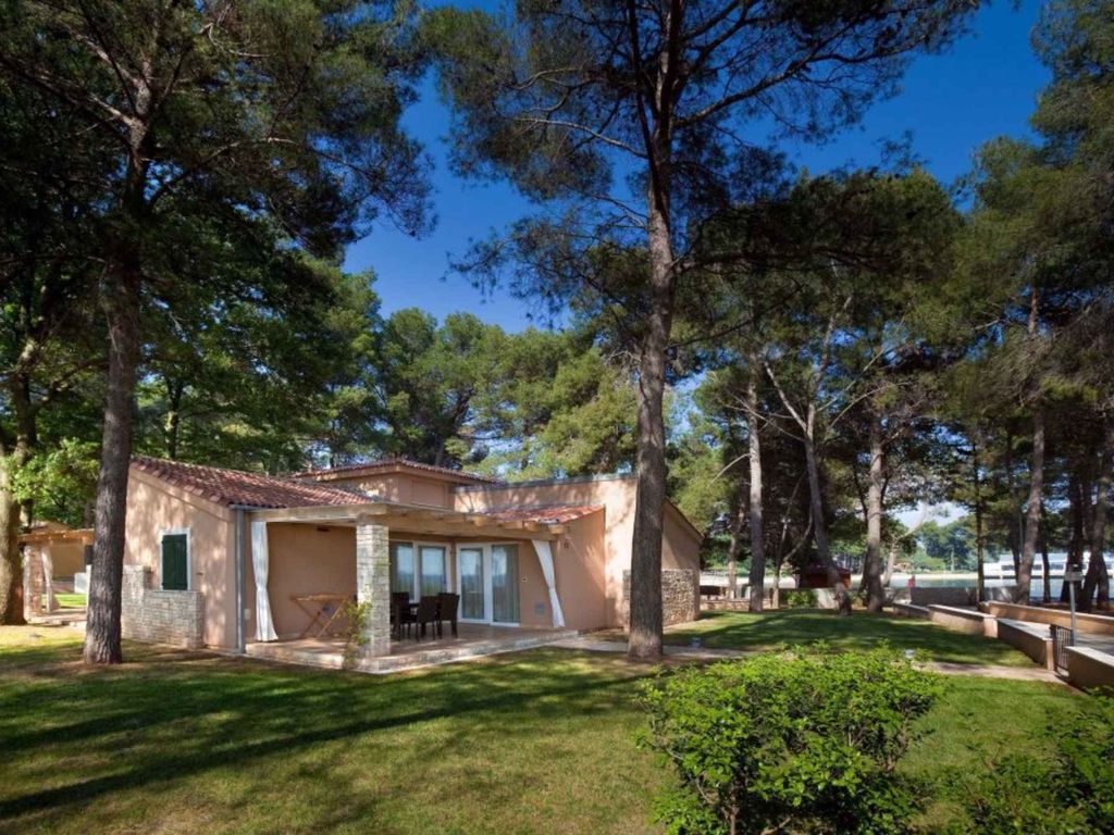 Villa mit Pool für 6 Personen