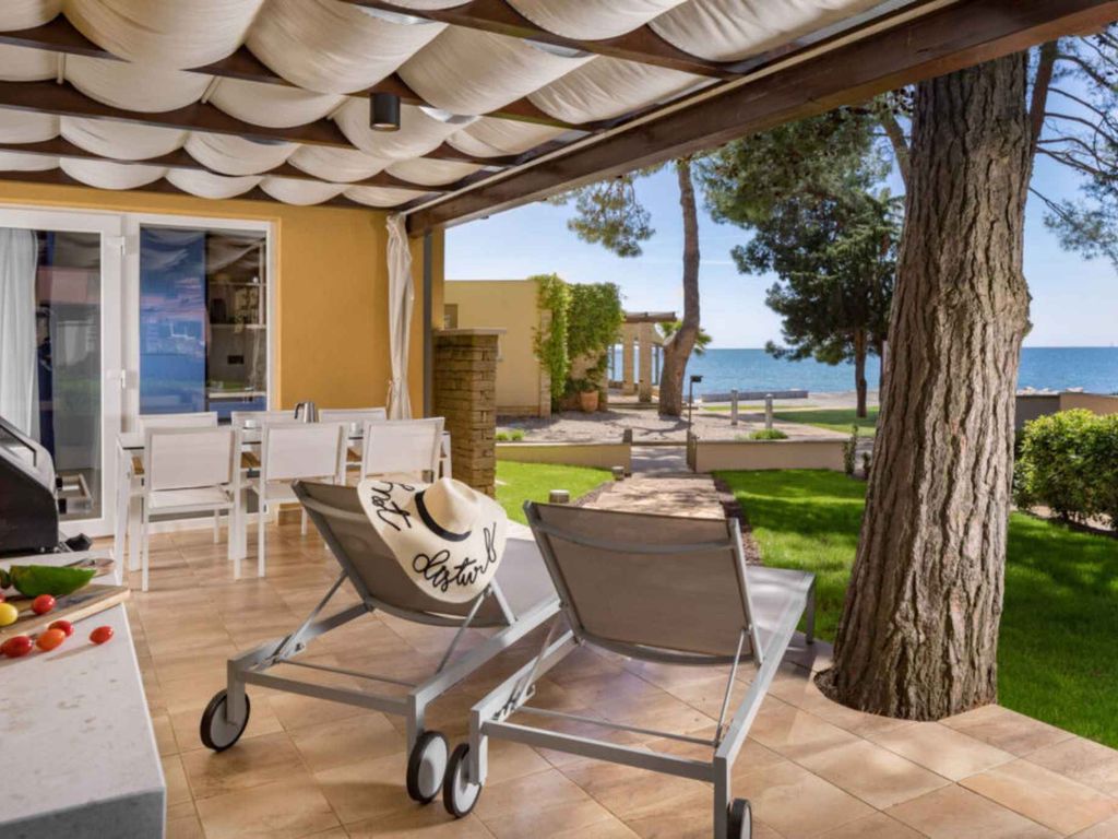 Villa mit Pool für 6 Personen