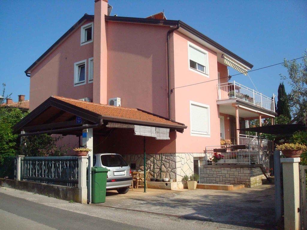 Ferienwohnung mit Terrasse und Klimaanage