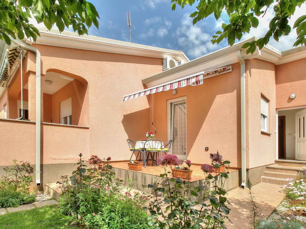 Ferienwohnung mit Terrasse und Klimaanlage