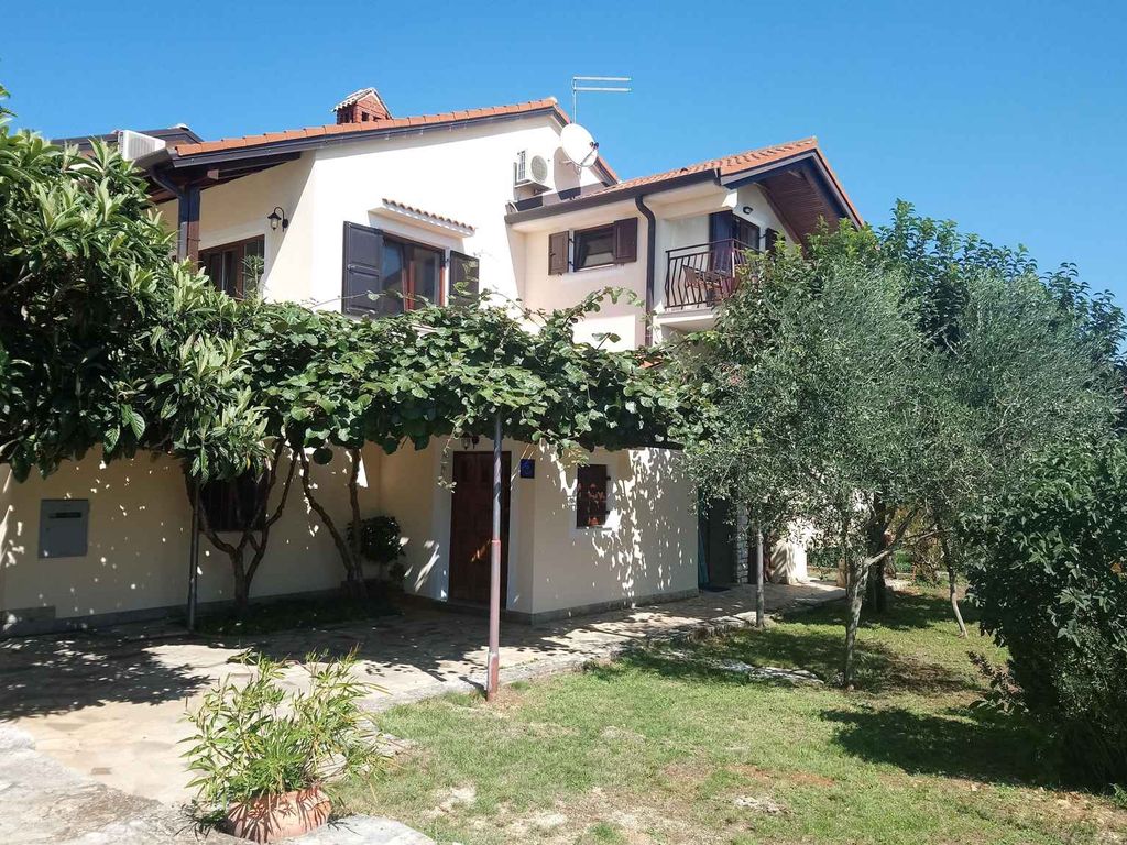 Ferienhaus mit Garten und Grill