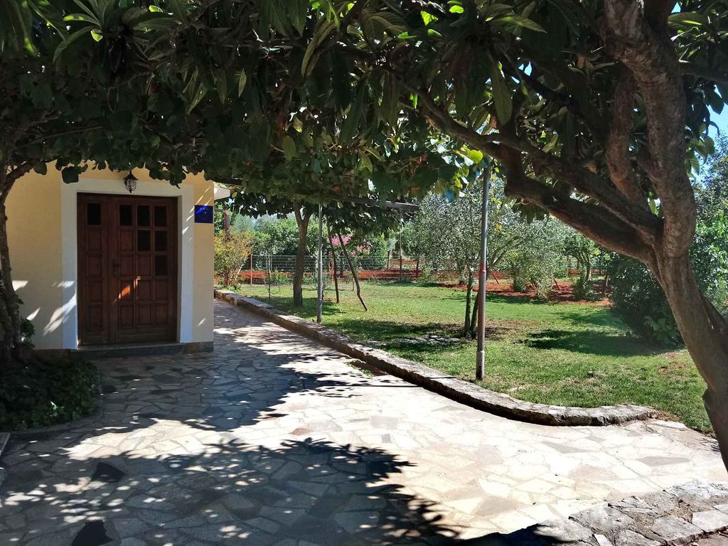 Ferienhaus mit Garten und Grill