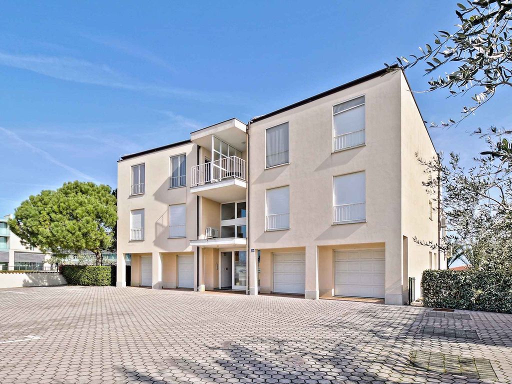 Ferienwohnung mit Außenpool und Klimaanlage