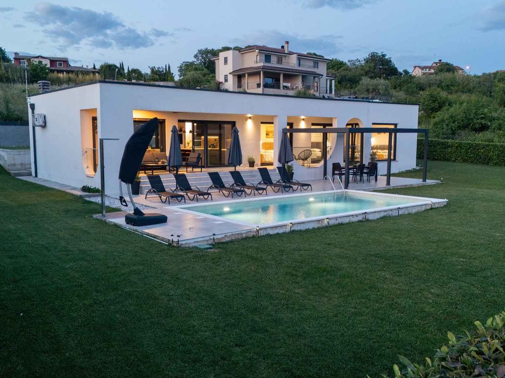 FerienHaus mit Swimmingpool und Meerblick