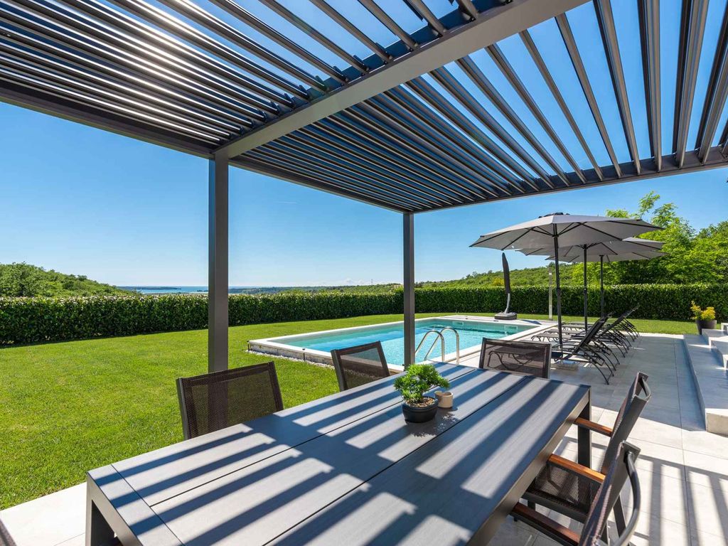 FerienHaus mit Swimmingpool und Meerblick