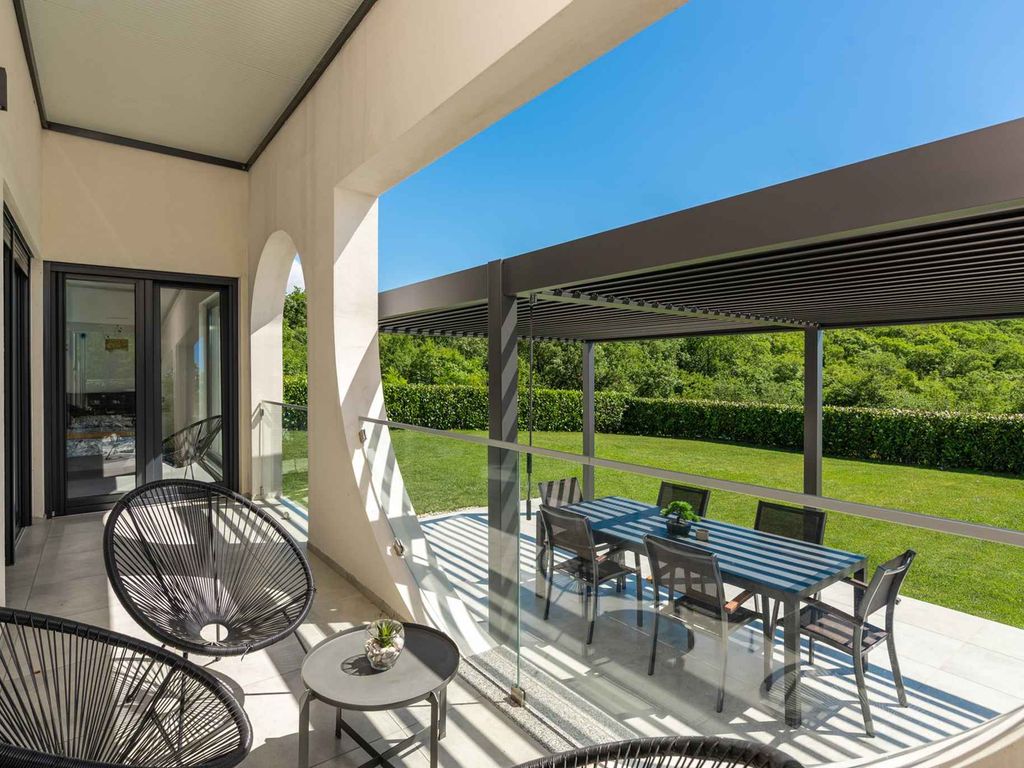 FerienHaus mit Swimmingpool und Meerblick