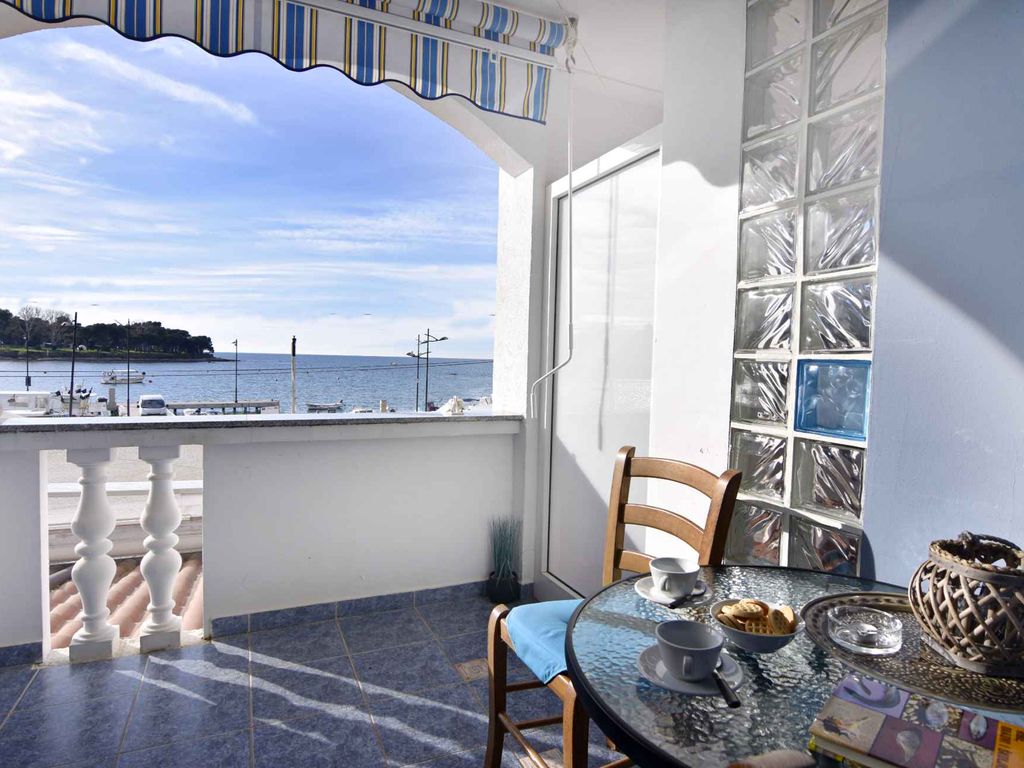 Studio mit Balkon und Klimaanlage