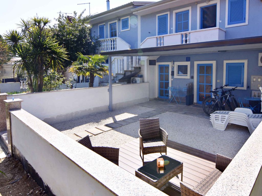 Ferienwohnung mit Terrasse und Klimaanage