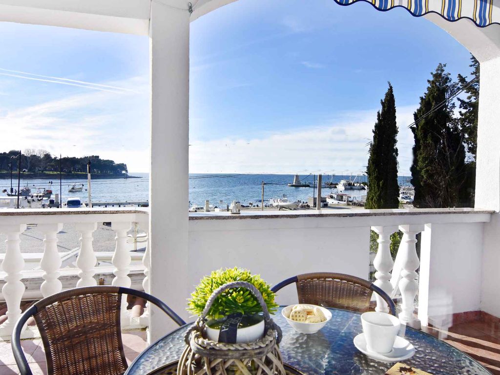 Ferienwohnung mit Terrasse und Klimaanage
