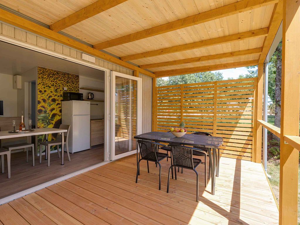 Mobilehome mit Terrasse am Pool
