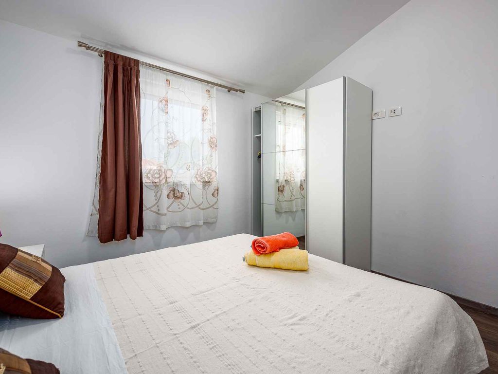 Ferienwohnung mit Garten und Klimaanlage