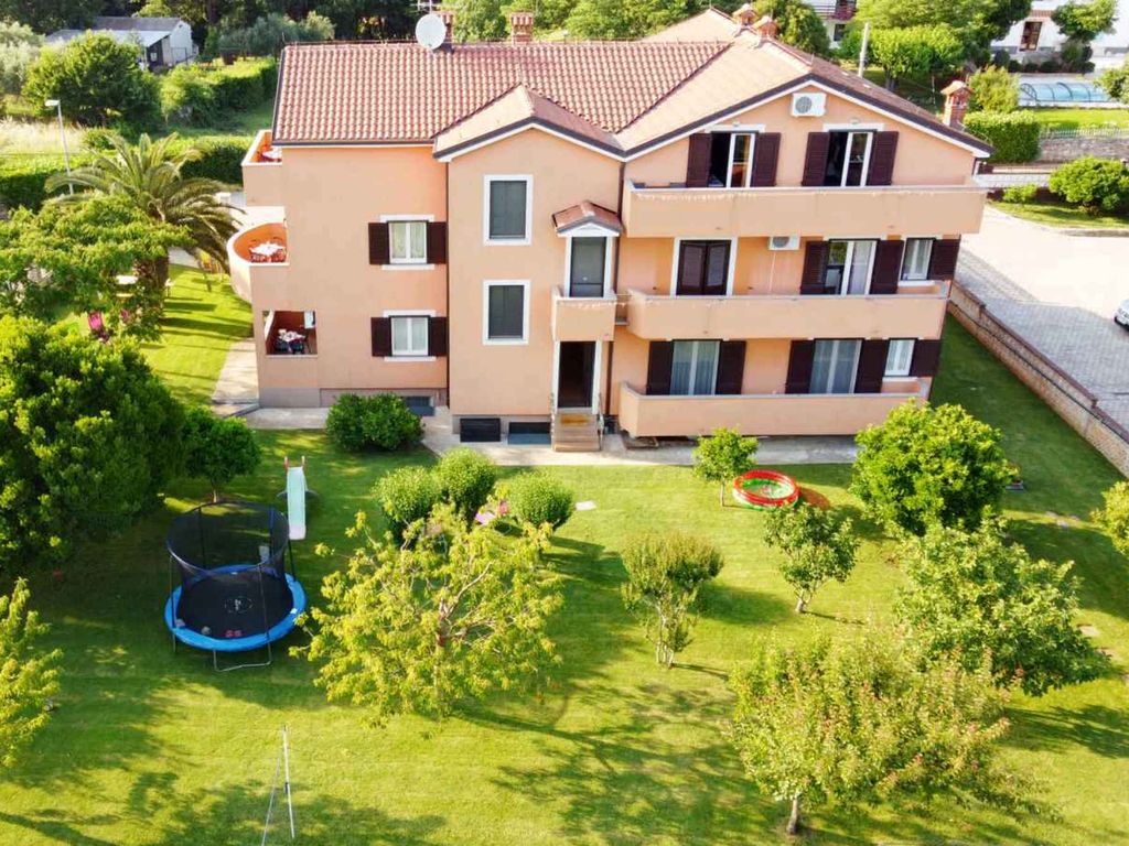 Ferienwohnung mit Balkon, Klimaanlage und WLAN