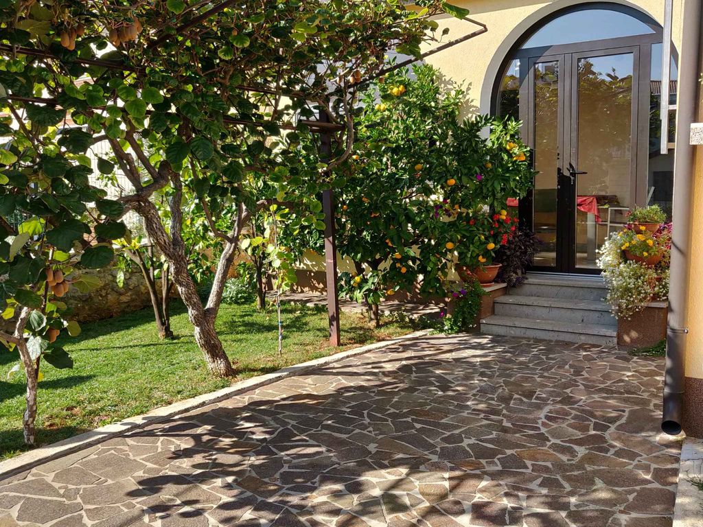 Ferienwohnung mit Terrasse in der Nähe vom Strand