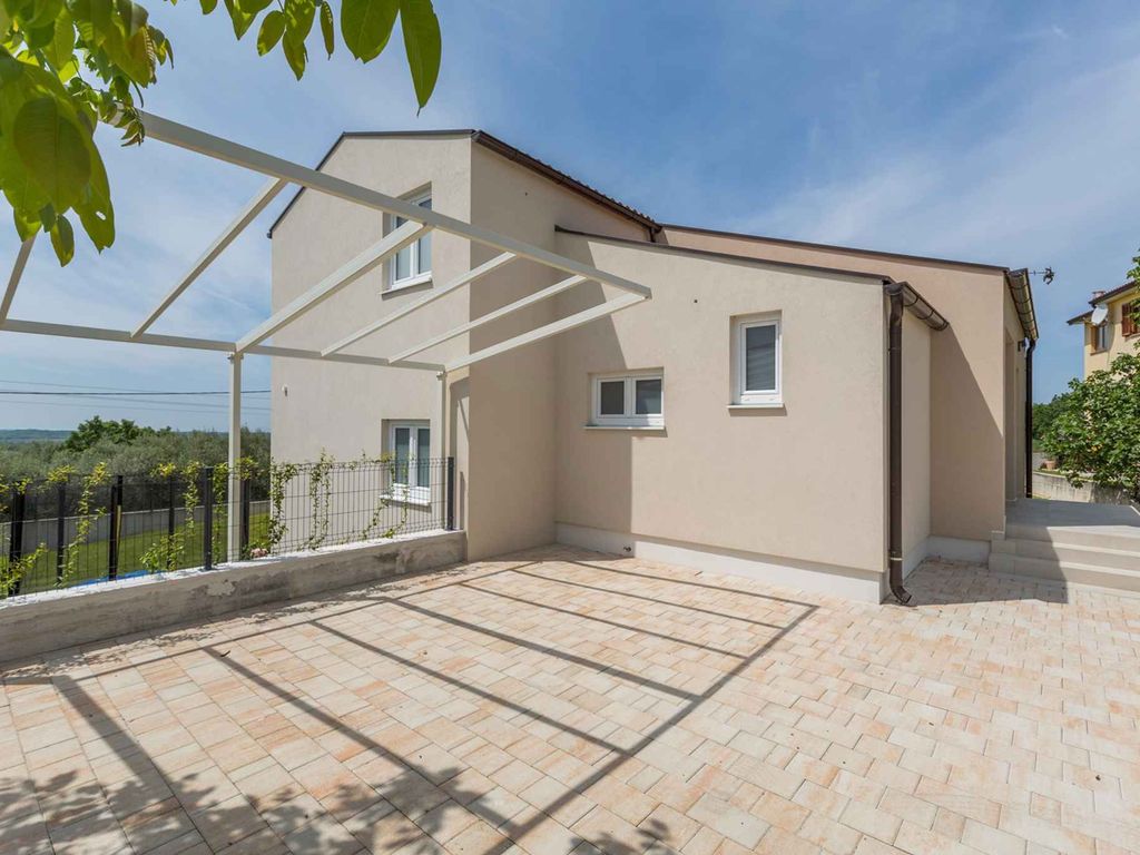 Villa mit Pool, Meerblick