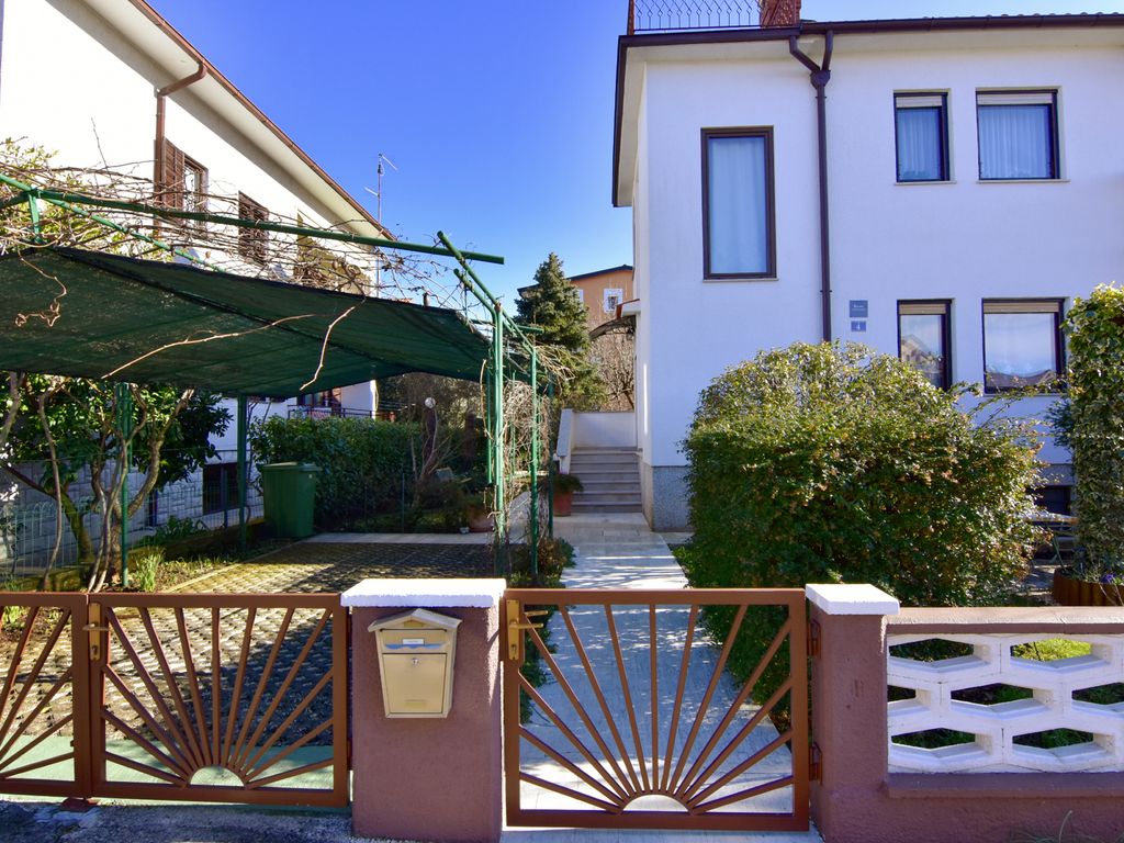 Ferienwohnung mit 3 Schlafzimmern, Klimaanlage und Parkplatz