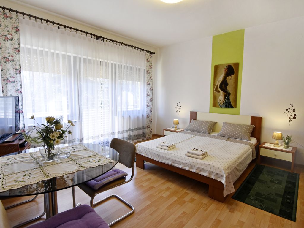 Ferienwohnung mit 3 Schlafzimmern, Klimaanlage und Parkplatz
