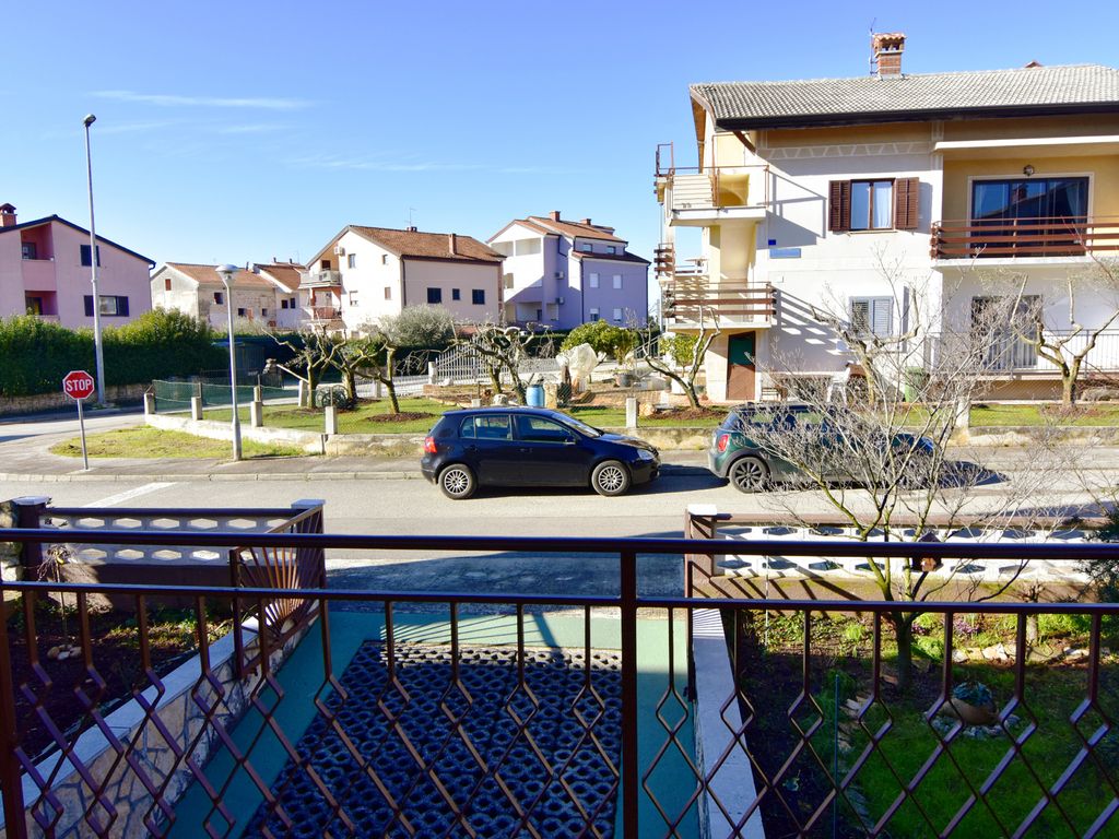 Ferienwohnung mit 3 Schlafzimmern, Klimaanlage und Parkplatz