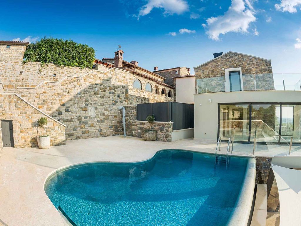 Villa mit Pool und Sauna