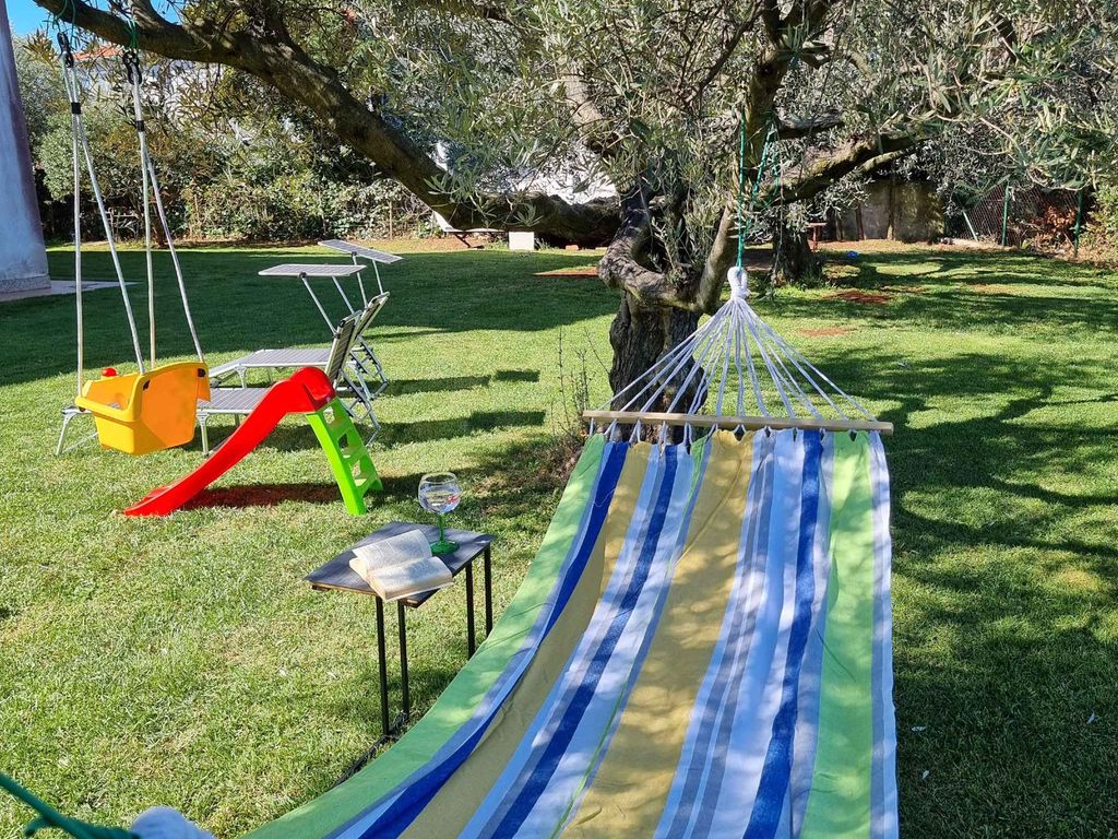 Ferienwohnung mit Spülmaschine, Terrasse und Hof