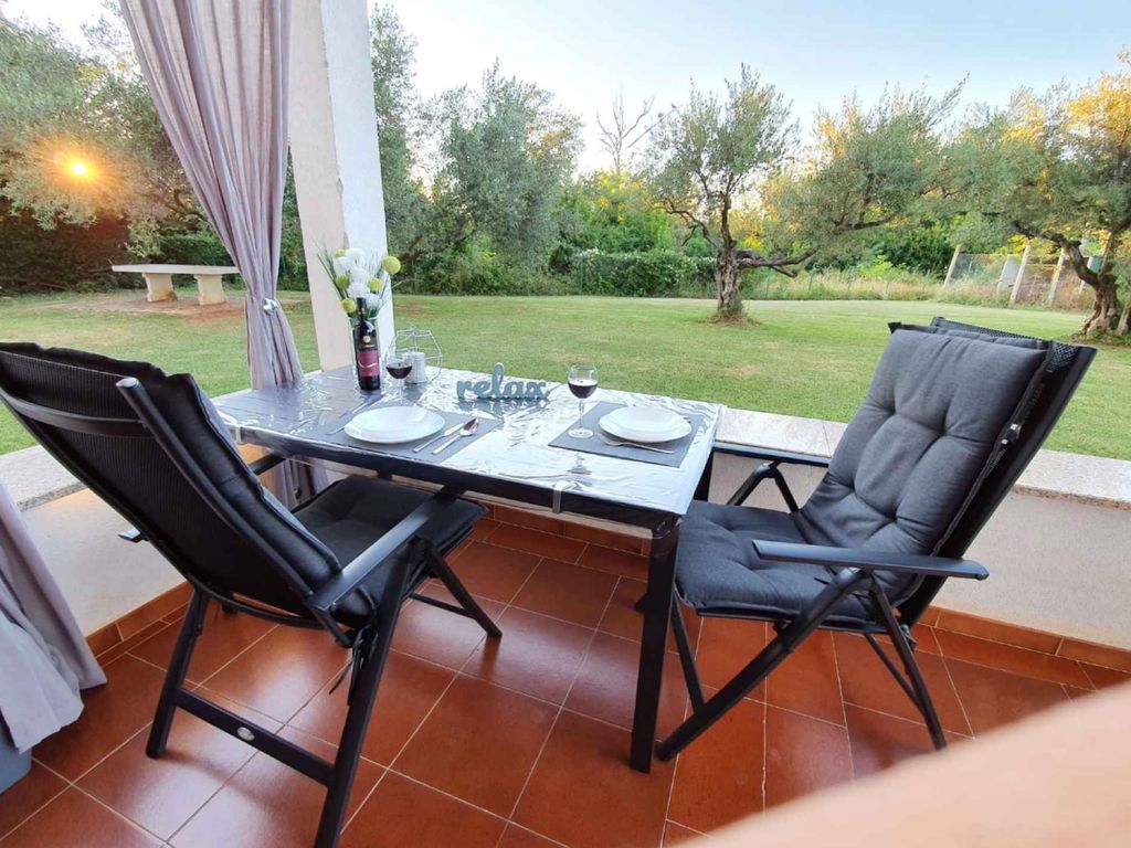 Ferienwohnung mit Spülmaschine, Terrasse und Hof