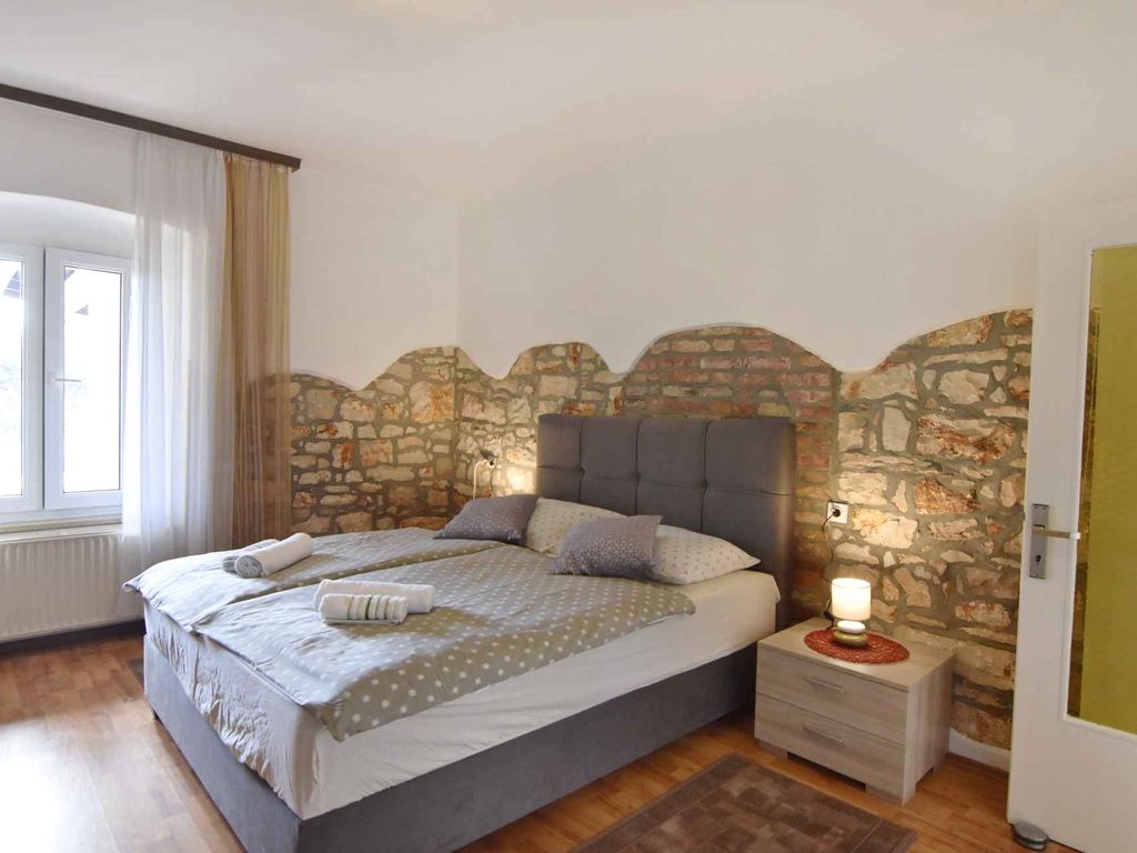 Ferienwohnung mit Klimaanlage und Hof mit Meerblick