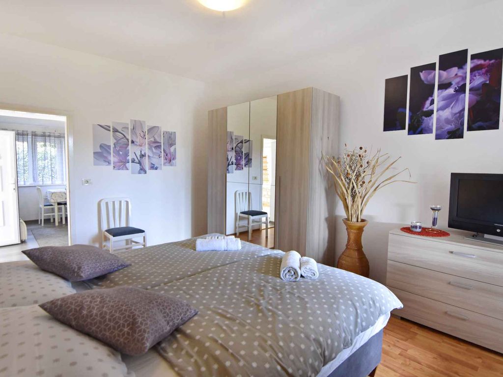 Ferienwohnung mit Klimaanlage und Hof mit Meerblick