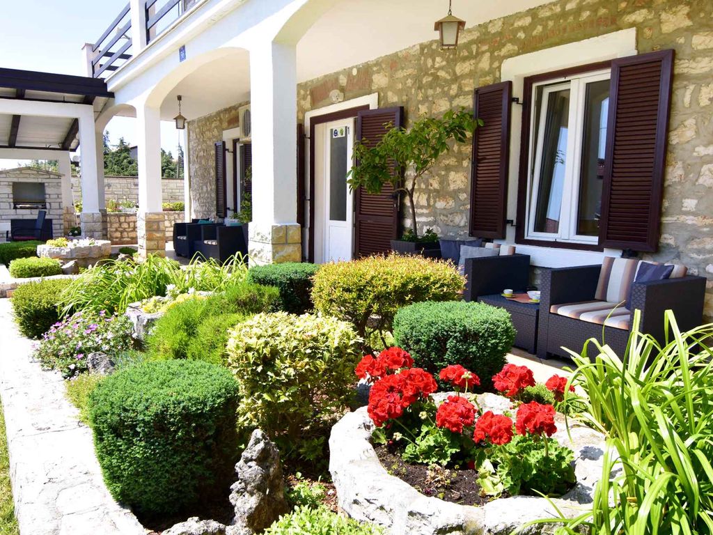 Ferienwohnung Apartment Slavica 2 mit großem Garten und Terrasse mit Meerblick