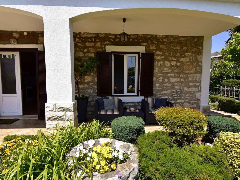 Ferienwohnung Apartment Slavica 2 mit großem Garten und Terrasse mit Meerblick