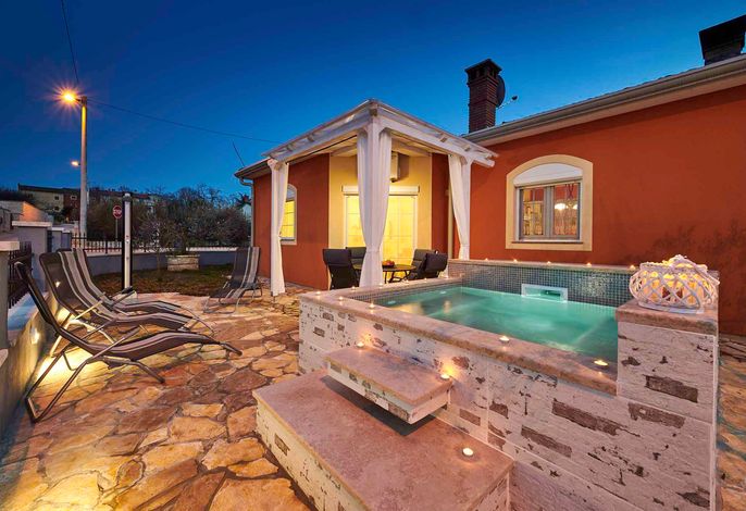 Ferienhaus mit Klimaanlage, Terrasse und Whirlpool