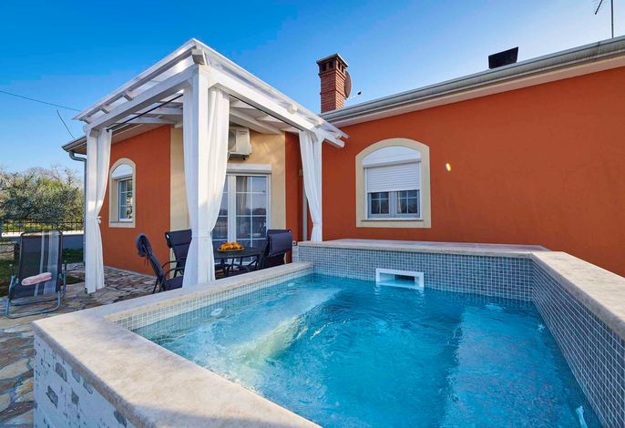 Ferienhaus mit Klimaanlage, Terrasse und Whirlpool – Foto 2