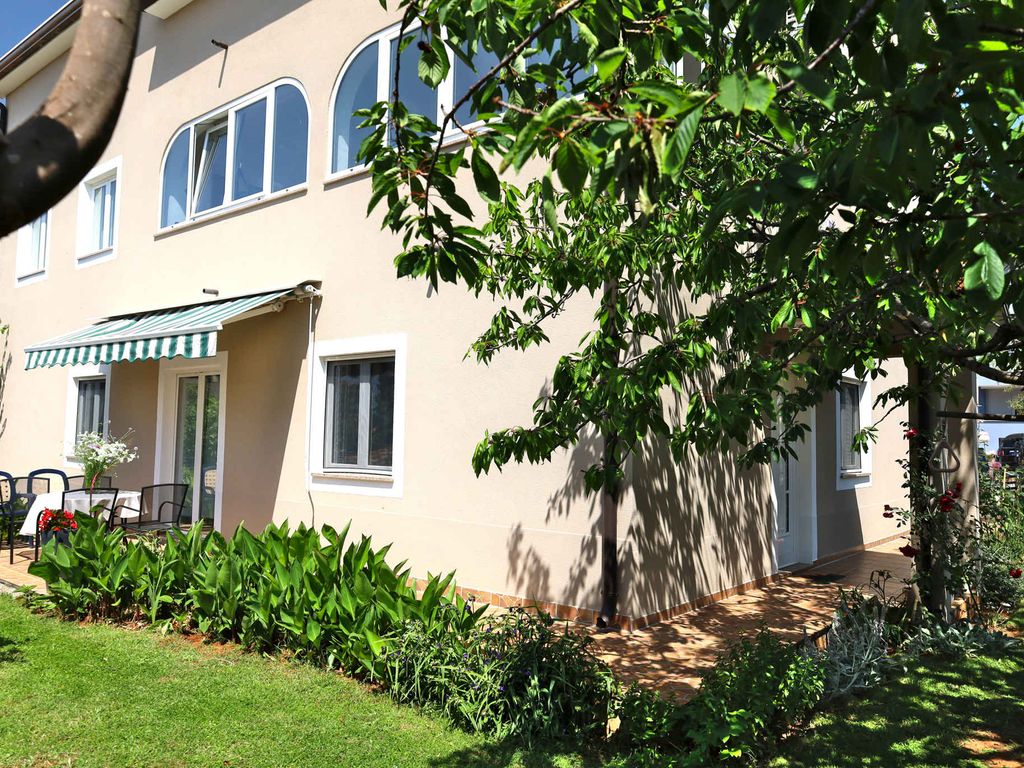 Ferienwohnung mit Internet, Klimaanlage, Terrasse und Garten in ruhiger Lage