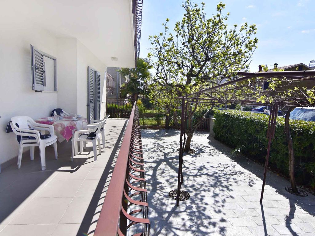 Ferienwohnung mit drei Schlafzimmern, Terrasse, Klimaanlage und Parkplatz