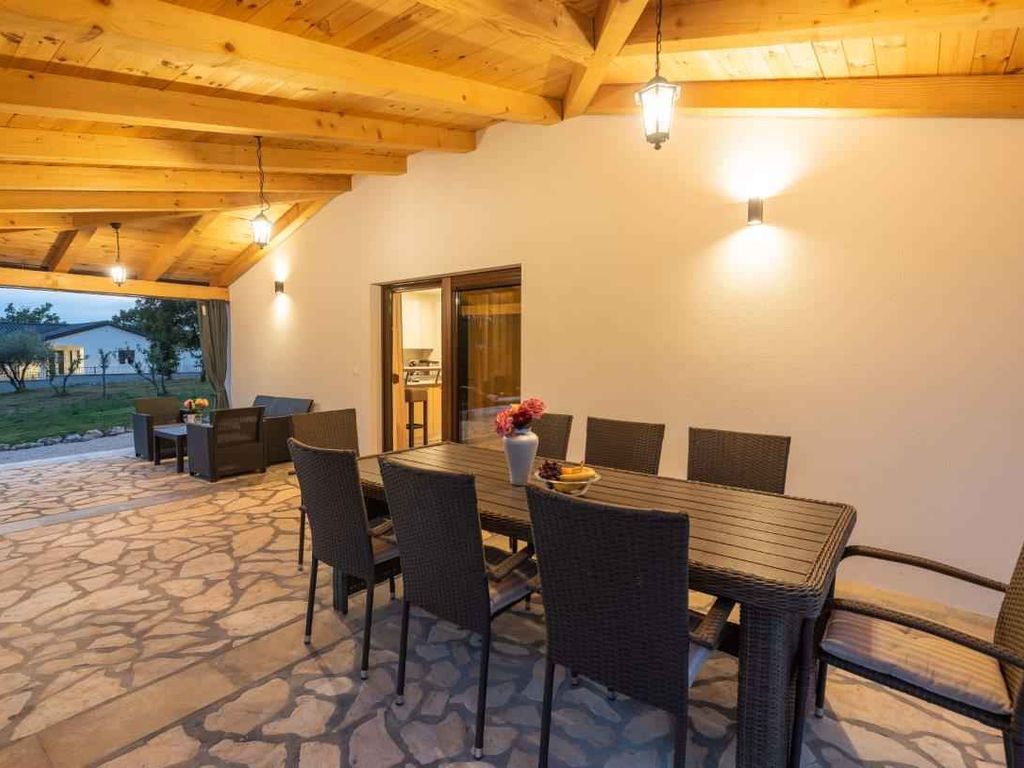 Ferienhaus Mit großem Garten Pool