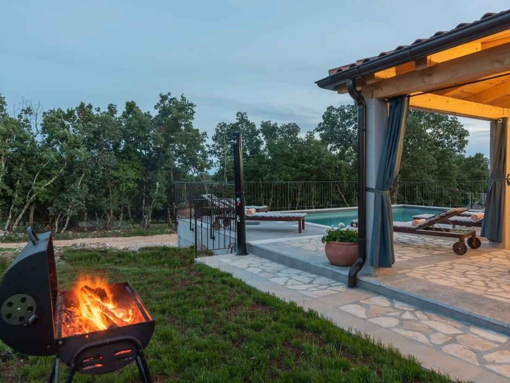 Ferienhaus Mit großem Garten Pool
