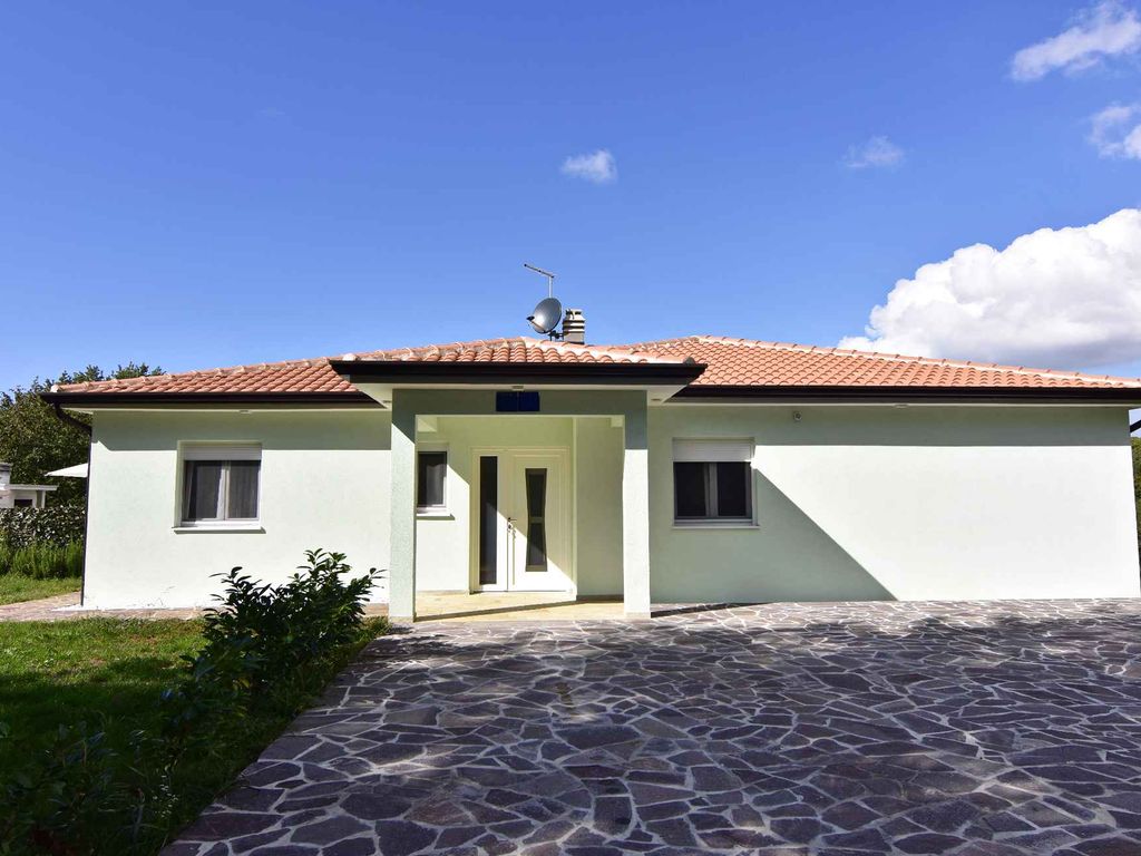 Ferienhaus mit Außenpool