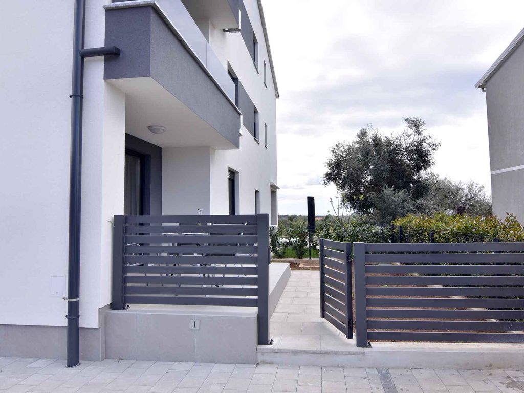 Ferienwohnung mit Terrasse und Klimaanlage in der Nähe des Meeres