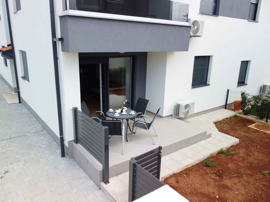 Ferienwohnung mit Terrasse und Klimaanlage in der Nähe des Meeres