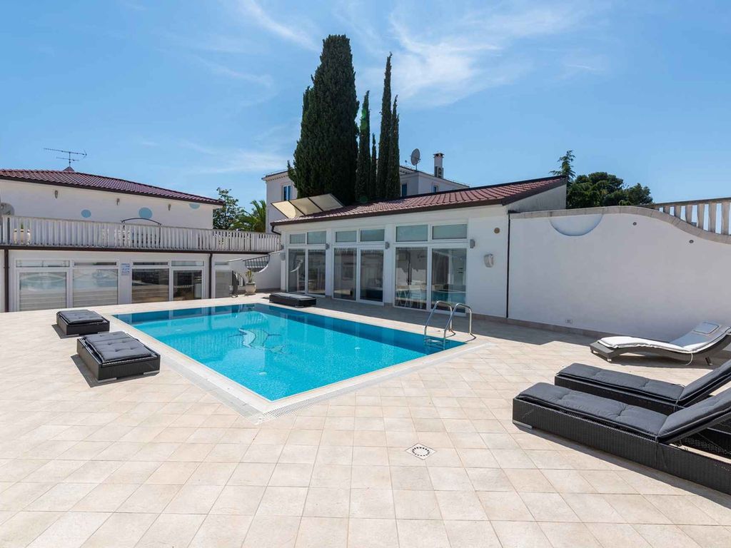 Villa mit Pool