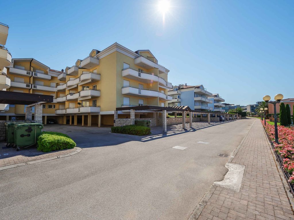Ferienwohnung mit Klimaanlage, Internet und privatem Parkplatz