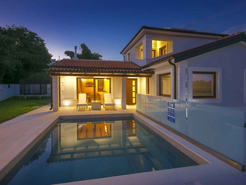 Villa mit Klimaanlage und Pool