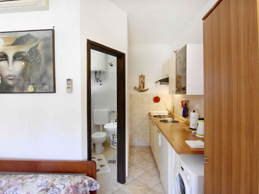 Studio mit Terrasse in der Nähe des Strandes Zambratija, für Paare