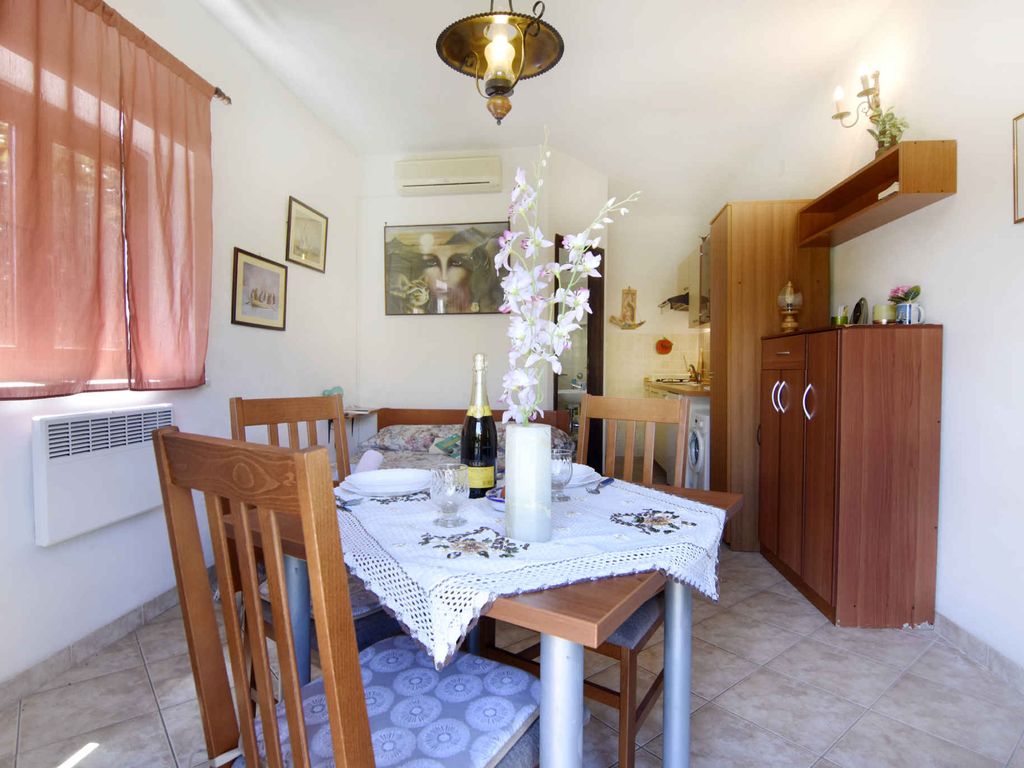 Studio mit Terrasse in der Nähe des Strandes Zambratija, für Paare