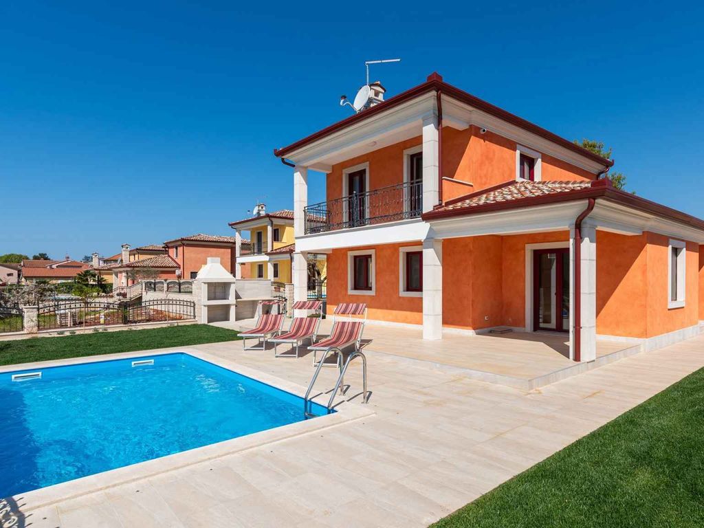Villa mit Klimaanlage und Außenpool