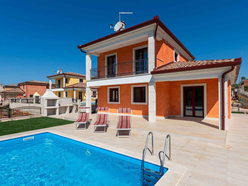 Villa mit Klimaanlage und Außenpool